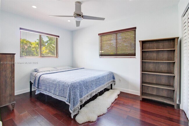 Building Photo - 6900 SW 104th St