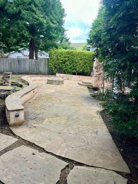 Building Photo - 445 Purisima Way