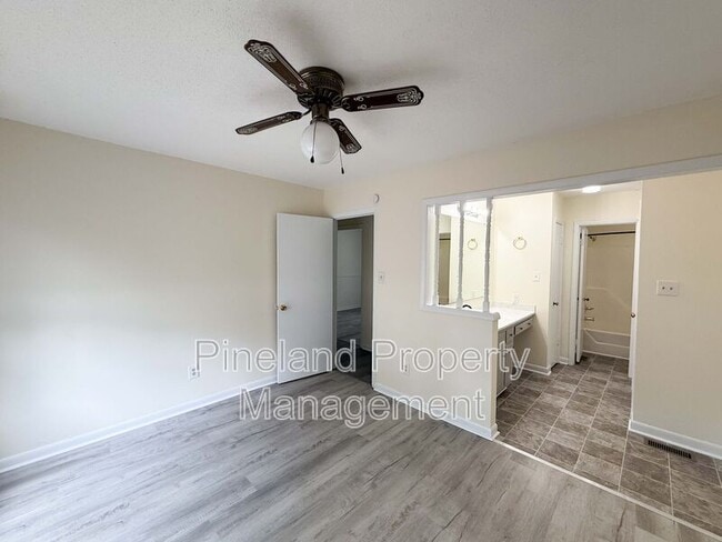 Building Photo - 518 Suffolk Ct