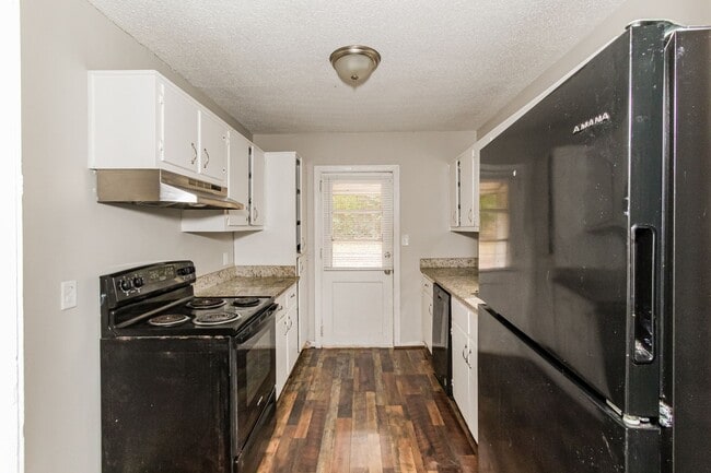 Building Photo - 6121 Court M