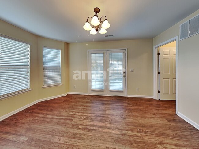 Building Photo - 3005 Quail Oaks Dr