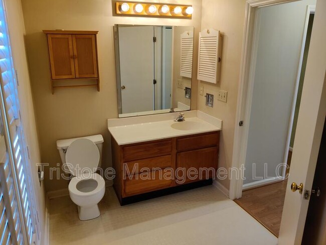 Building Photo - 5748 Ebley Ln