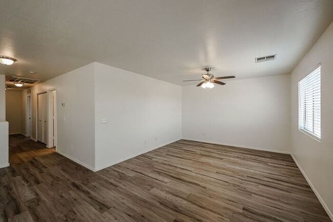 Building Photo - 4 BED 2.5 BATH, 2200+ SFT IN CAMELBACK RANCH, PHOENIX