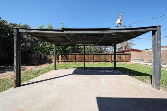 Building Photo - 2816 N 33rd Pl