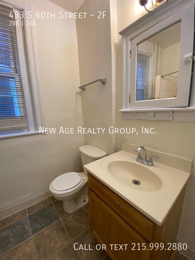 Building Photo - 453 S 60th St