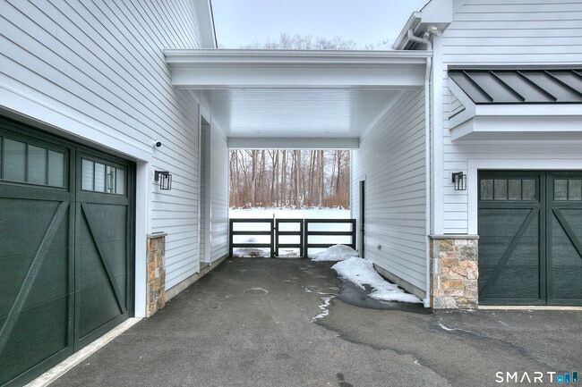 Building Photo - 32 Ridge Rd