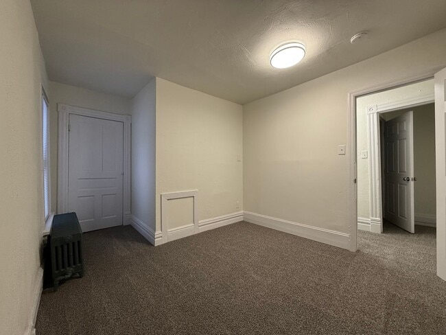 Building Photo - Updated 4BR House now showing!