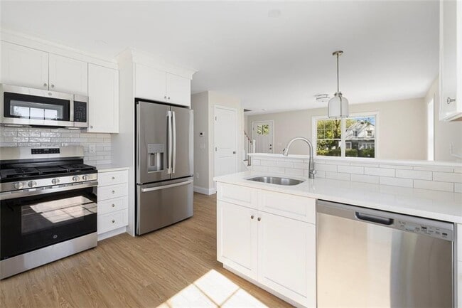 Building Photo - 237-237 Pequot Ave