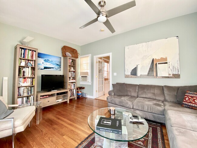 Building Photo - 306 5th Ave