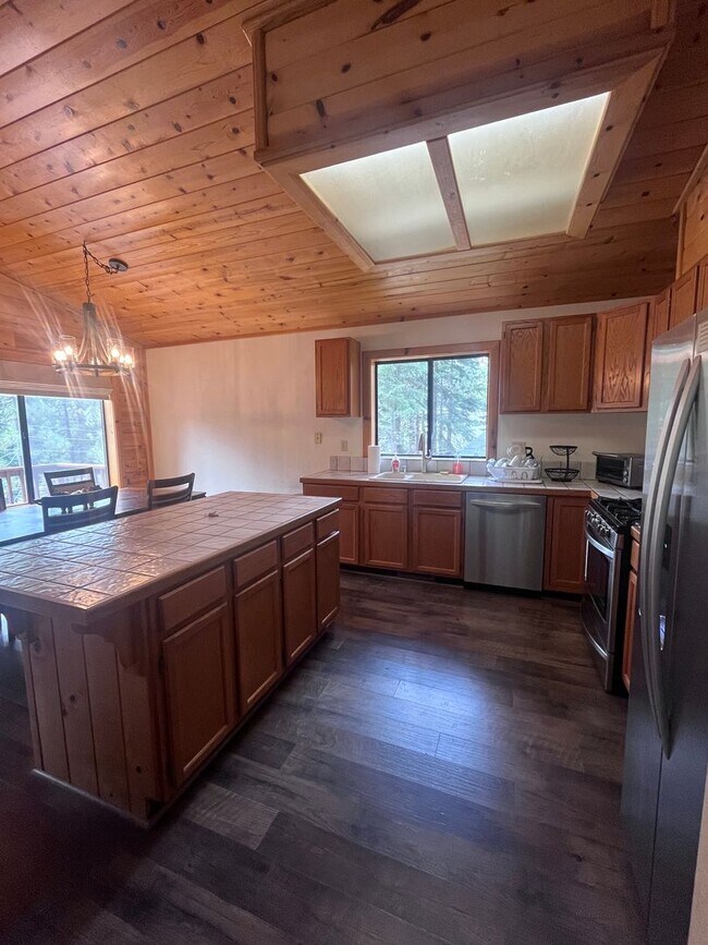 Building Photo - Long Term Lease in Tahoe Donner