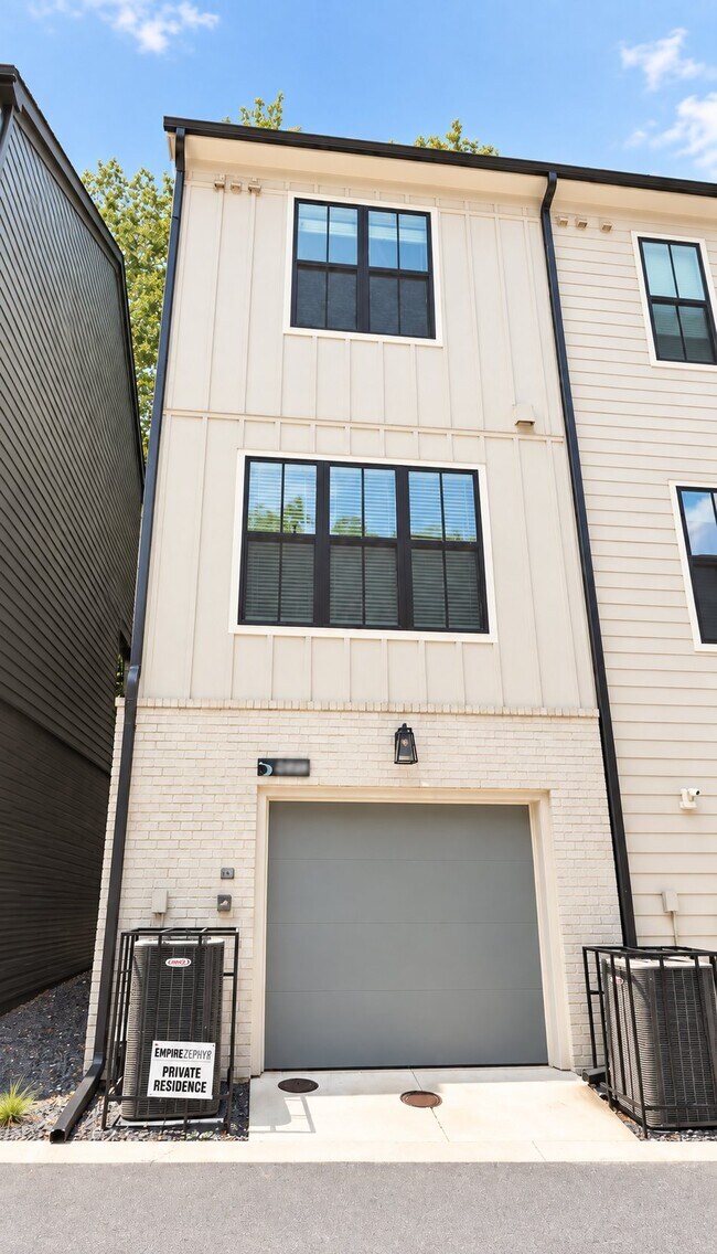 Building Photo - 1331 Breezy St SE