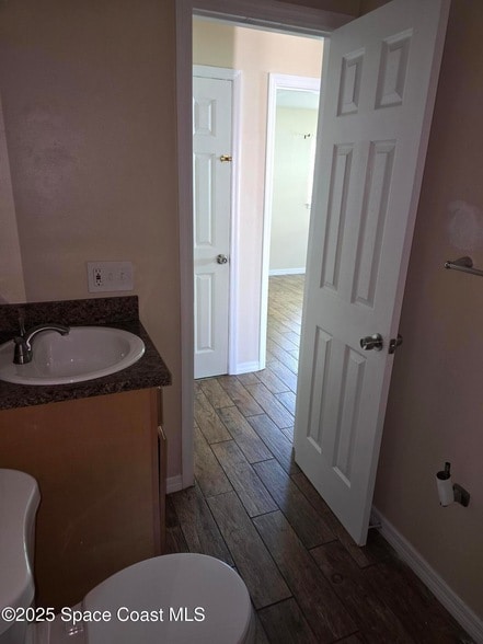 Building Photo - 6417 Ridgewood Ave