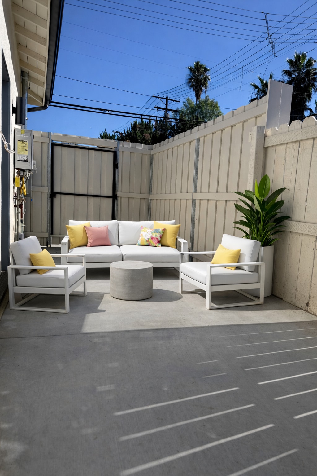 Building Photo - 6641 Glade Ave