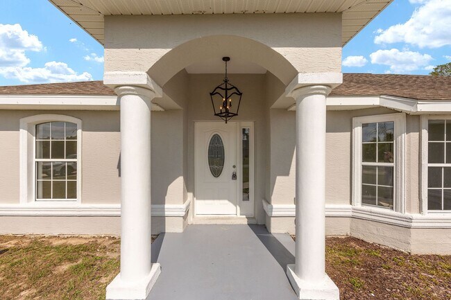 Building Photo - Spacious 3-Bedroom Home on an Oversized Lot in Marion Oaks – Modern Comfort with Room to Relax!