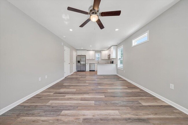 Building Photo - 1702 Baldwin Ave NE