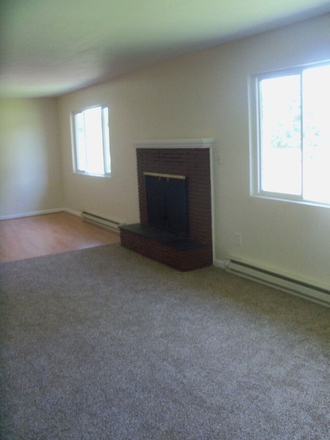 Building Photo - 405 W Hazel St
