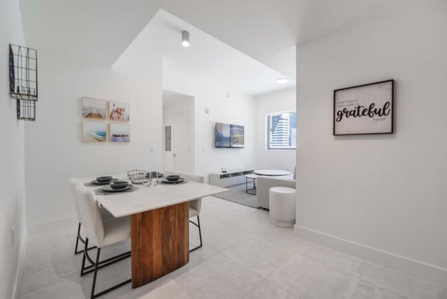 Building Photo - 239 SW 9th St