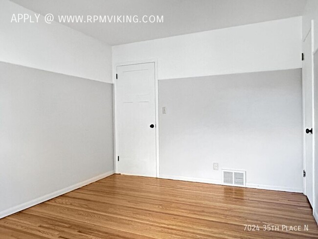 Building Photo - 3br 2ba 2cg ~ Security Deposit Free Altern...