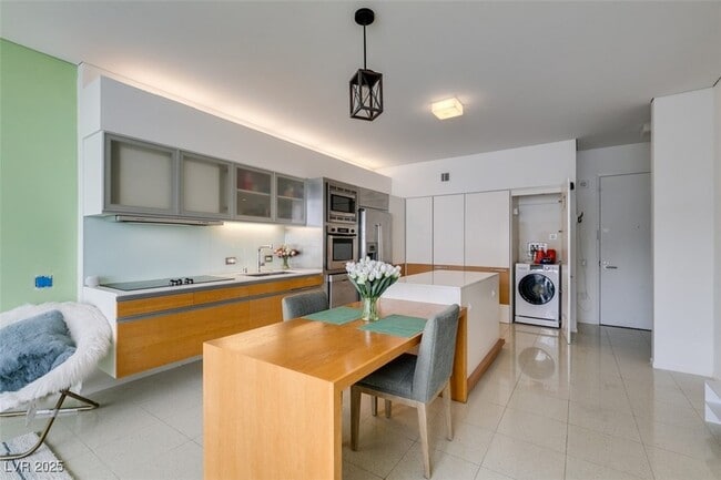 Building Photo - 3722 Las Vegas Blvd S