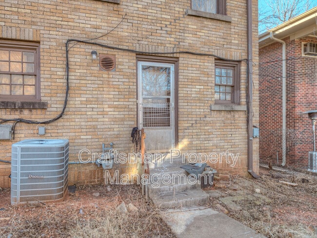 Building Photo - 1801 NW 22nd St