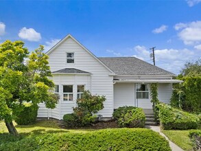Building Photo - Beautiful Craftsman Home with Ample Parking & Outdoor Space