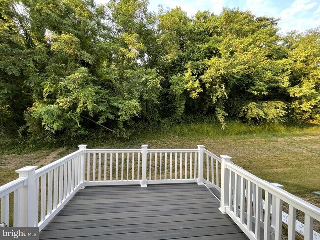 Building Photo - 113 Trails Way