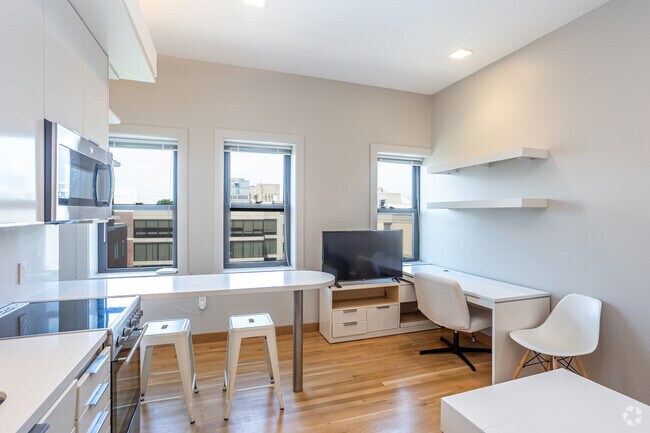 1BR, 1BA, 485SF - Kitchen/Living Room - 115 Mt Auburn (Fully Furnished)