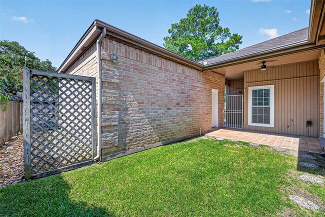 Building Photo - 10310 Chevy Chase Dr
