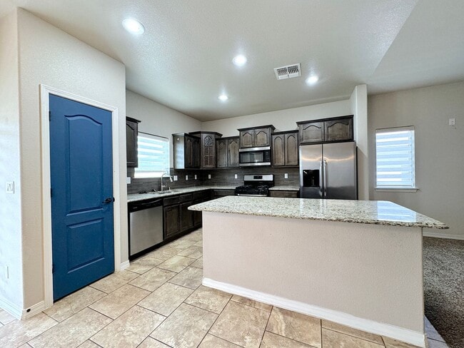 Building Photo - West El Paso 4 bed Refrig A/C