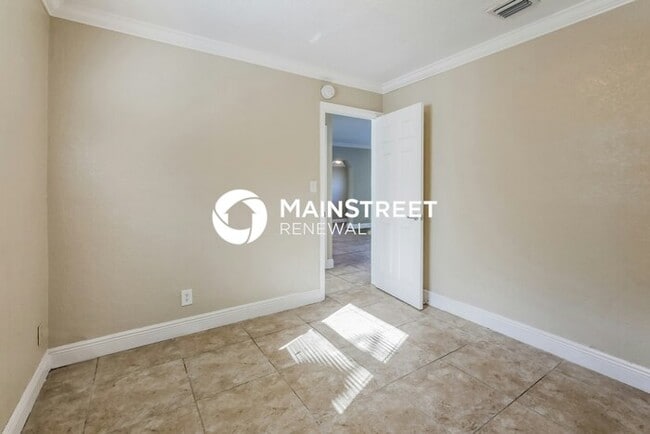 Building Photo - 2 Bedroom Pet-Friendly Home in Pompano Bea...