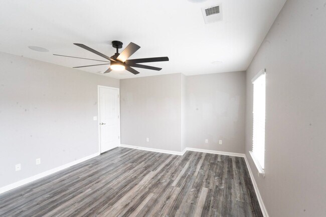 Building Photo - Coming Available!