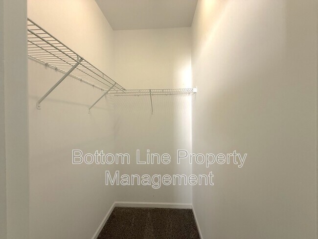 Building Photo - 10226 Highland Creek Cir