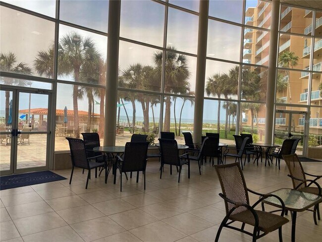 Building Photo - 880 Mandalay Ave