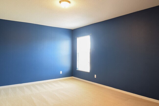 Building Photo - Comfortable 4/2.5 Home at Waterford Trails...