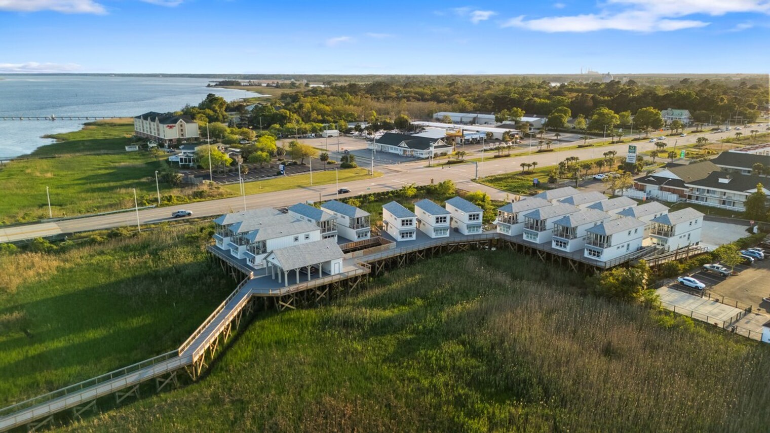Building Photo - 435 Marina Dr