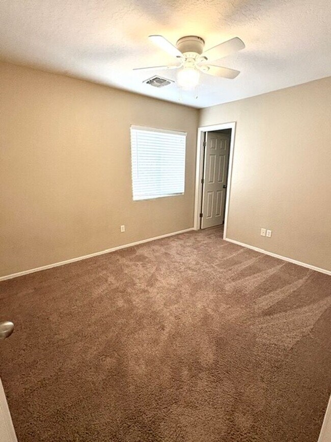 Building Photo - LARGE 4 Bedroom 3 Bathroom Copper Basin Home!
