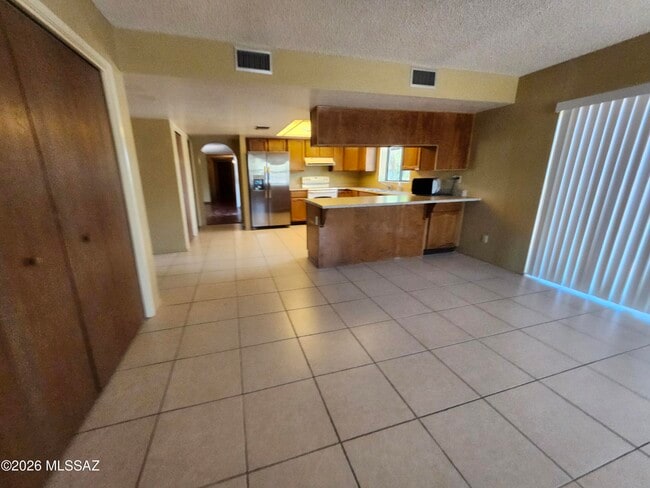 Building Photo - 4841 N Paseo Presidio