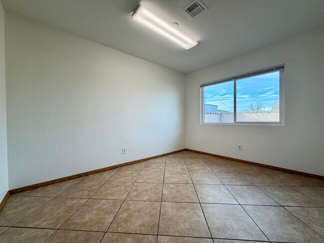 Building Photo - Single family home in Henderson