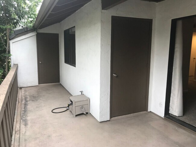 Building Photo - Available NOW! 2 Bedroom Condominium with ...