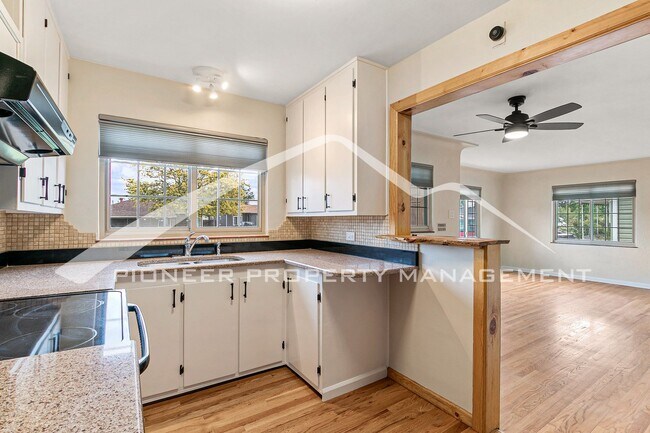 Building Photo - Cozy House with Central A/C and Fenced Back Yard