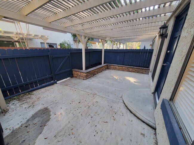 Building Photo - 2837 E Jackson Ave