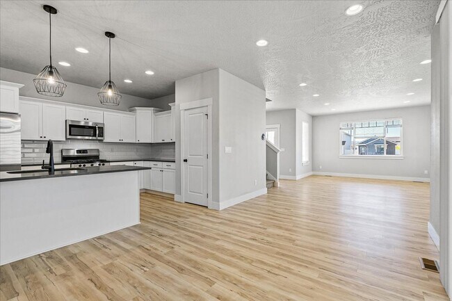 Building Photo - Perfectly designed 5-bedroom, 3-bath single family home