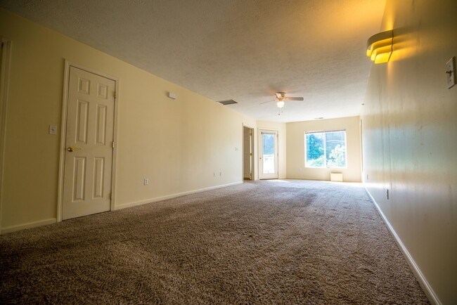 Building Photo - 4 bedroom, 4 bath unit overlooking the Mon...