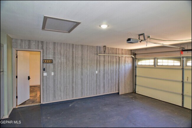 Building Photo - 703 Joe Rodriguez Dr