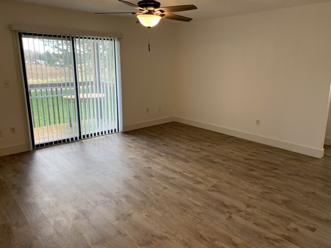 Building Photo - Country Acres