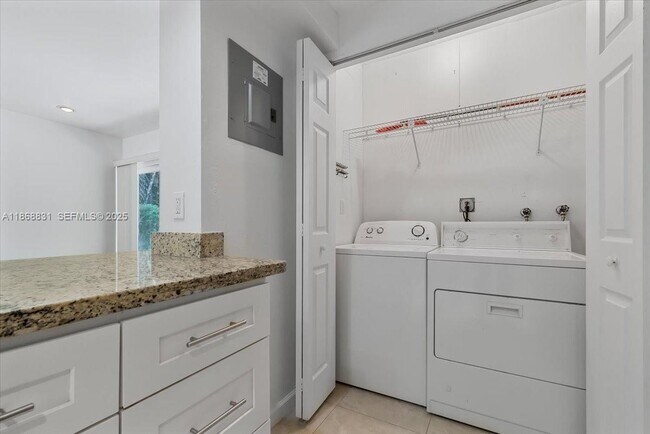 Building Photo - 613 NE 17th Terrace