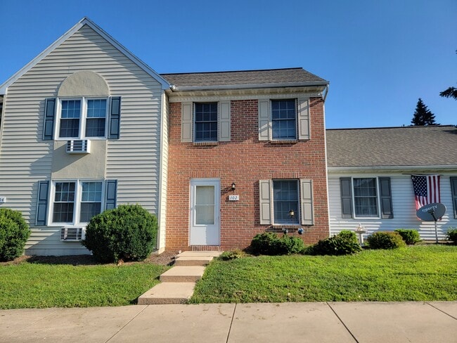 Building Photo - 102 Bradford Dr