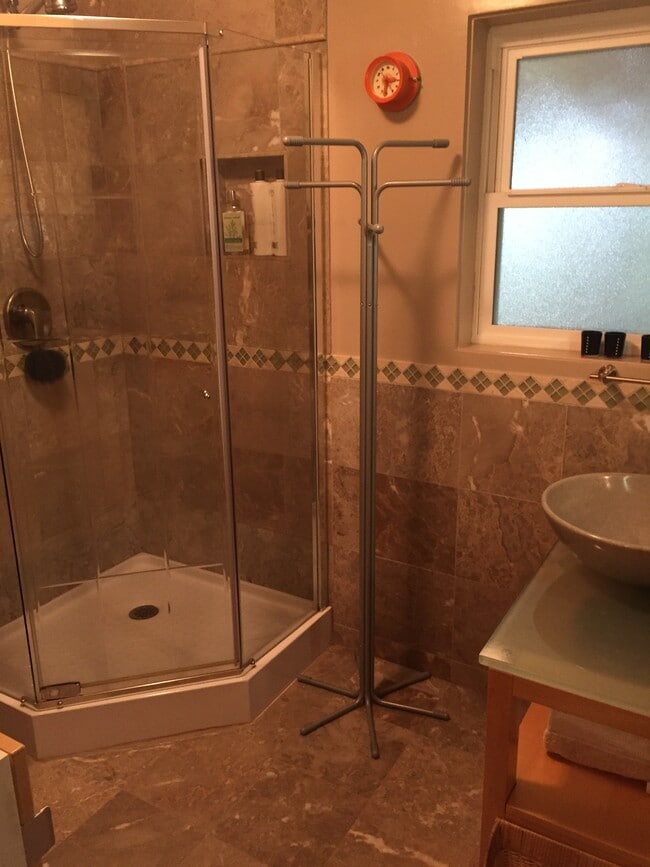 Building Photo - 3140 SW Westwood Dr