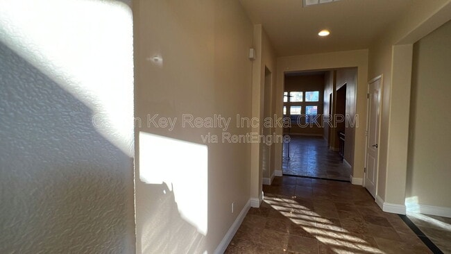 Building Photo - 724 Shelli St