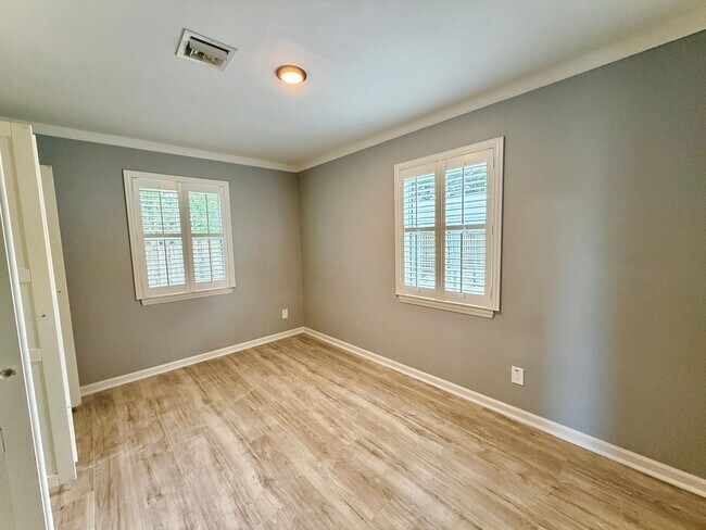 Building Photo - 1835 42nd Ave